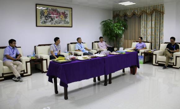 各校指导老师赛后讨论