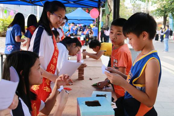 小朋友们热情参与活动