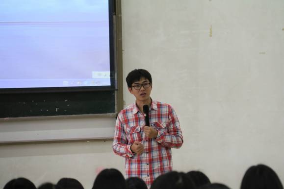 李巍老师作大学生实用礼仪专题讲座